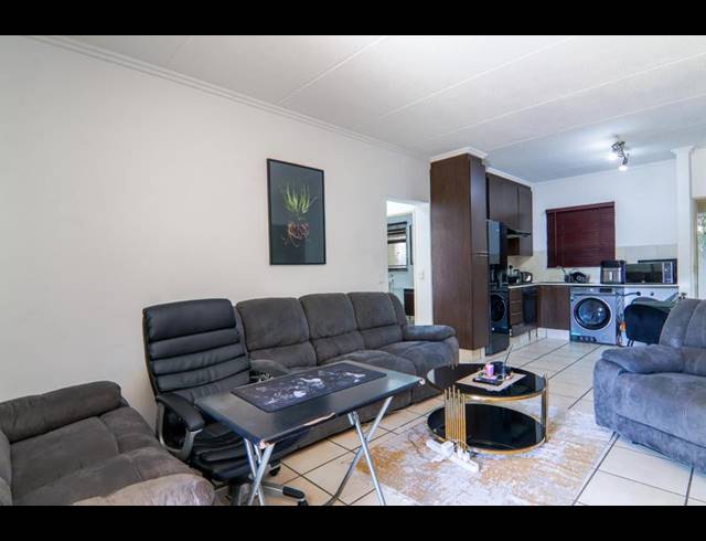 1 BEDROOM APARTMENT FOR SALE IN LONEHILL